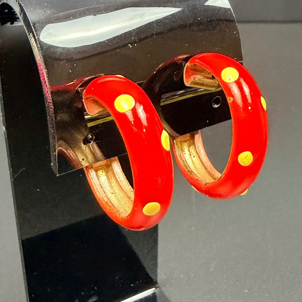 Vintage Red Yellow Polka Dot Enamel‎ Flower Brooch Hoop Clip Earrings 1960s - Picture 6 of 12